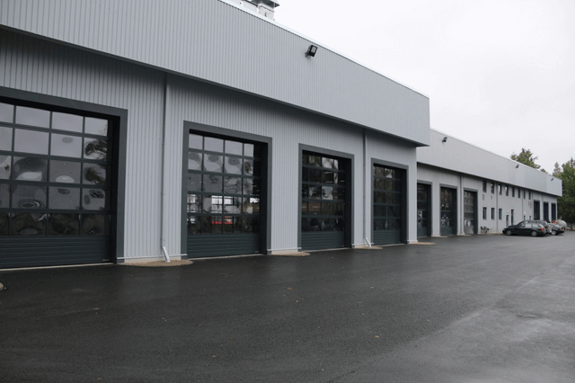 Iveco apkopes centrs – Sekciju vārti SPU-F42 4000x4500 - 22 gab.